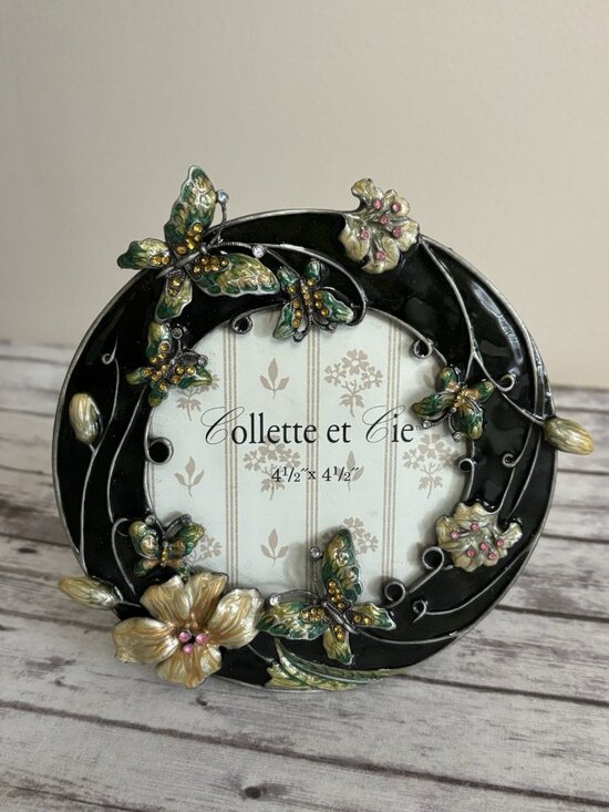 Collette et Cie Other - Collette et Cie Genuine Crystal Picture Frame 3D Butterfly Flowers Round Small